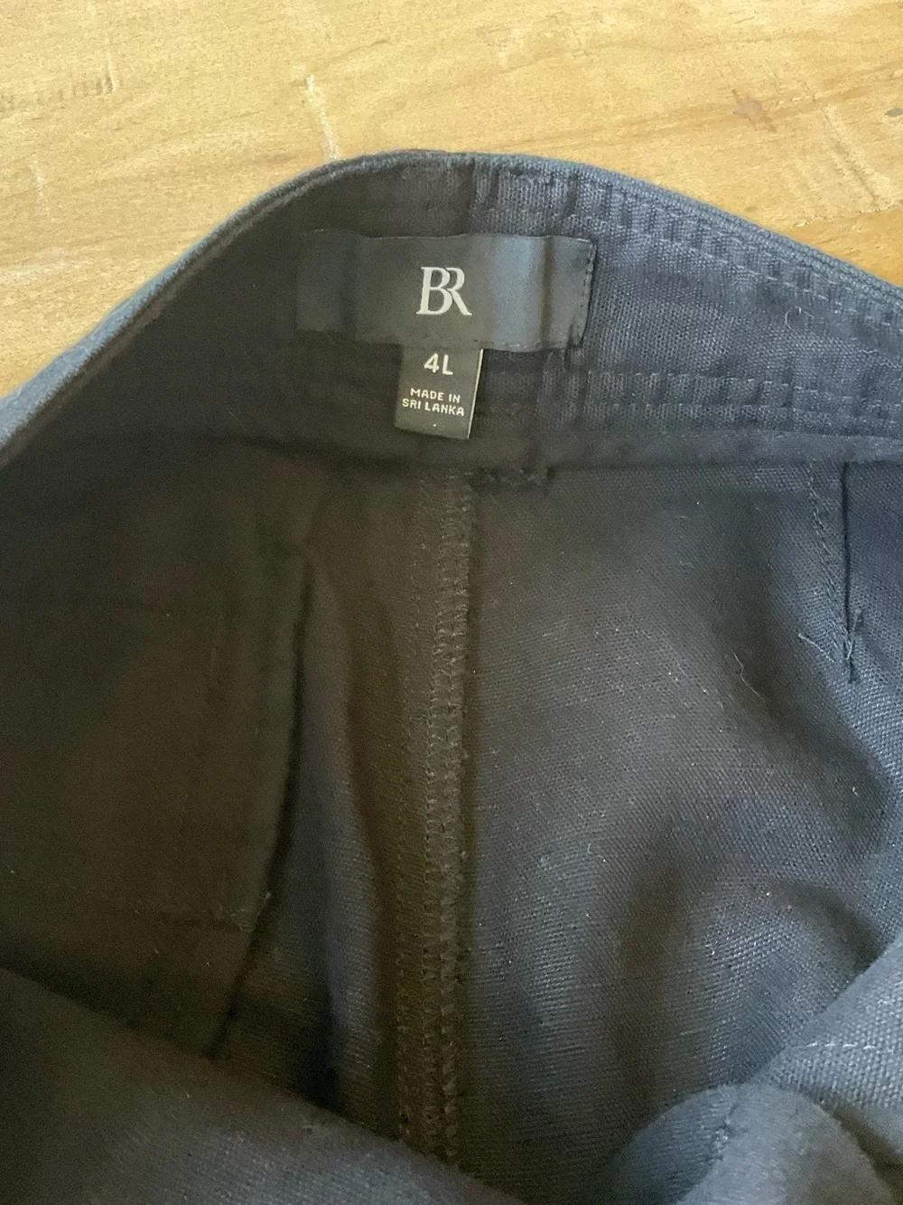 Banana Republic Black The Weekend Slim Barrel Leg Linen / Cotton size 4